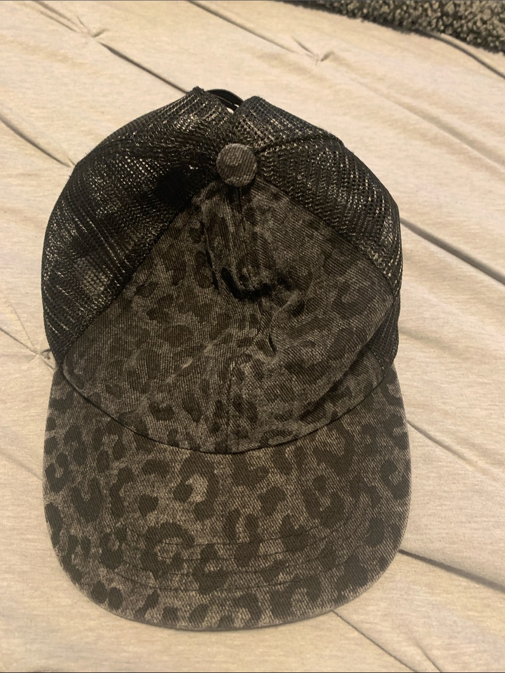 NWOT Ponytail Hat